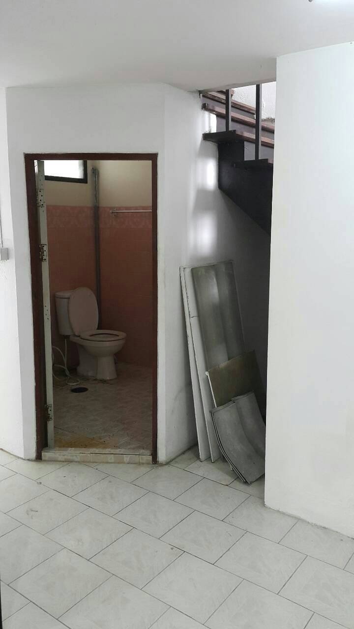 ทาวเฮาส์ 2 ชั้น ให้เช่า ราคาเช่า 15,000 บาท/เดือน มี 4 ห้องนอน 1ห้องเก็บของ 2 ห้องน้ำใหญ่