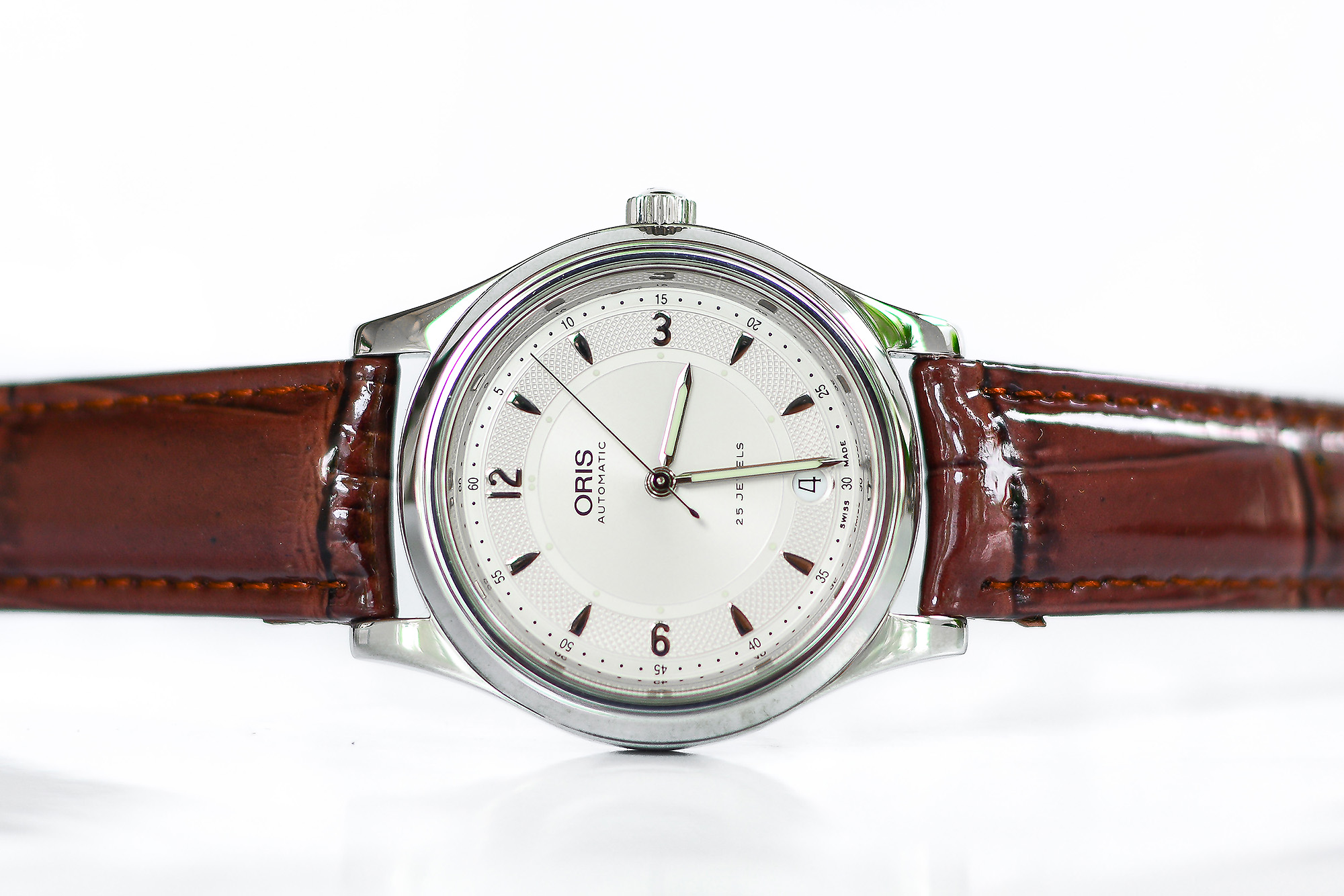 Oris Classic Date หน้าขาว สายหนัง (Sold)