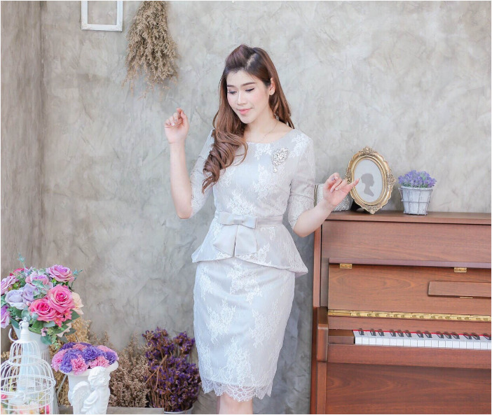 ชุดออกงาน/ชุดไปงานแต่งงานสีเทา ทรงเข้ารูป แขนสามส่วน ผ้าลูกไม้เกรดพรี่เมี่ยม แนวเรียบหรู สวยดูดี