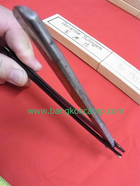 มีดโกนเยอรมัน ด้ามดำ SOLINGEN MADE IN GERMANY โลโก้ทอง ยังติดอยู่.ด้ามไม่แตก ไม่ร้าว .ใหม่เก่าเก็บ สภาพสมบูรณ์ หายาก