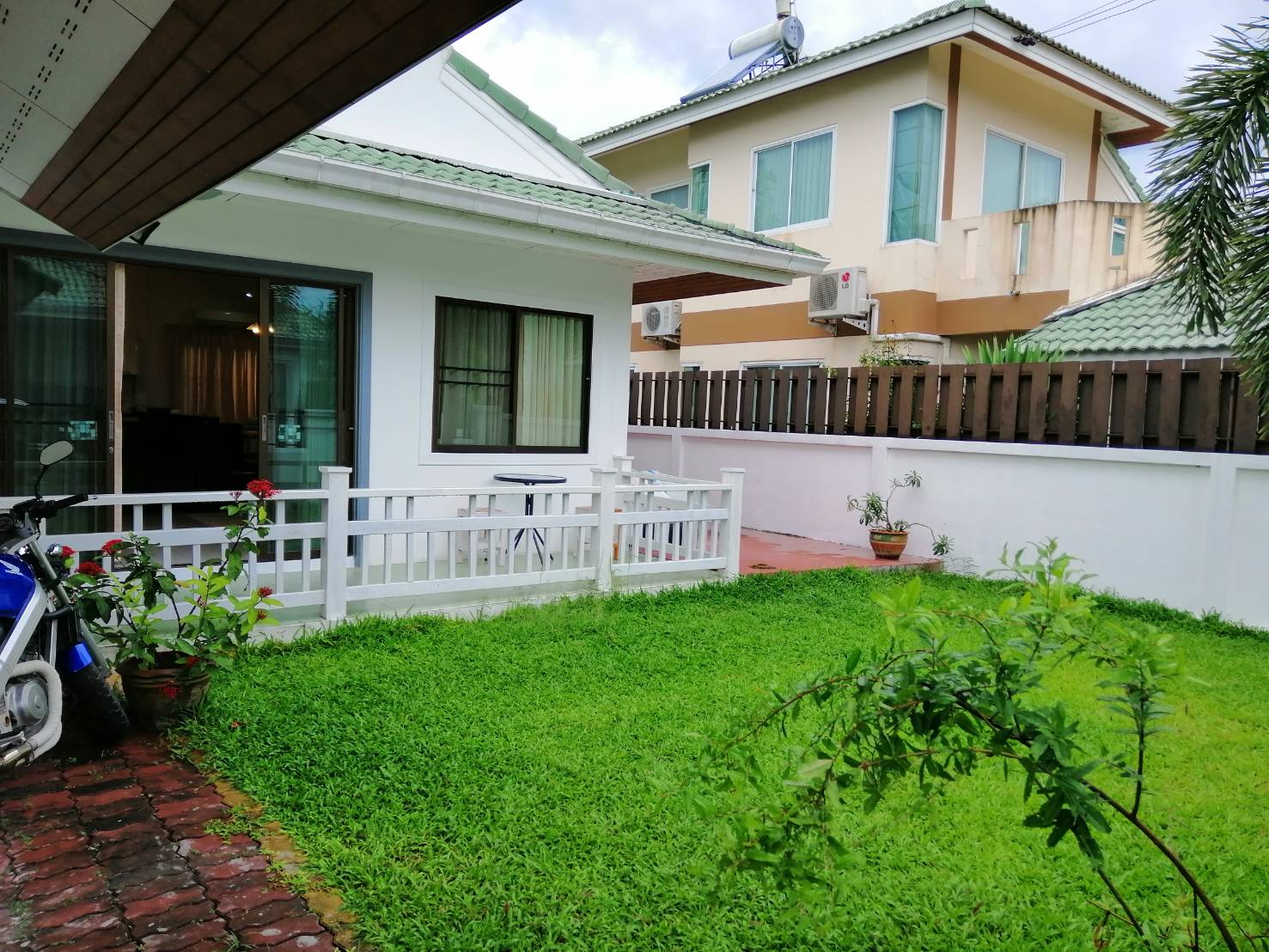ขายบ้านเดี่ยวหมู่บ้าน สยามเพลส (Siam Place) ขายราคา 4,800,000 บาท ค่าโอนคนละครึ่ง