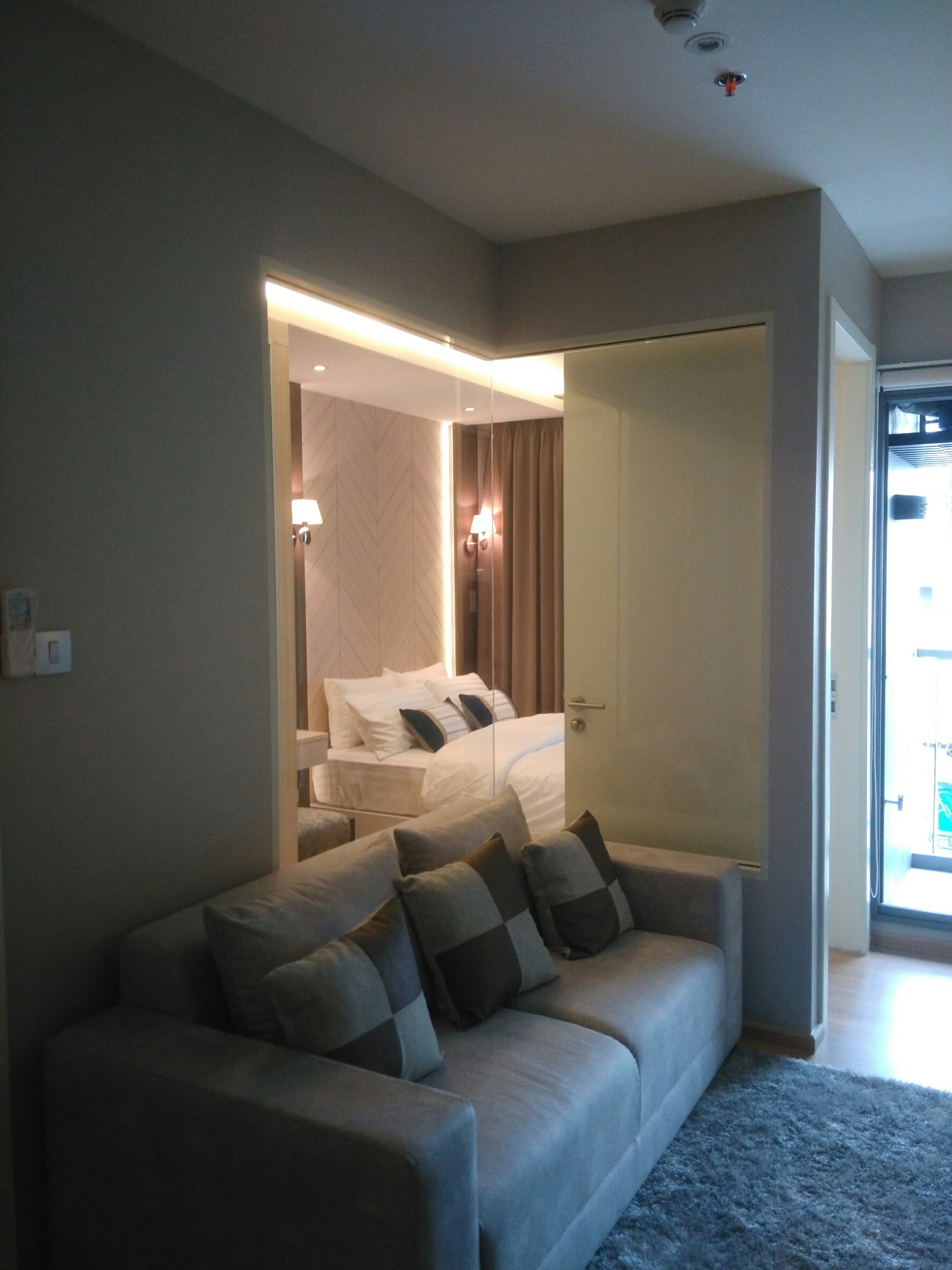 ขาย / เช่า คอนโด H Sukhumvit 43 (เอช สุขุมวิท 43) 1ห้องนอน 1 ห้องน้ำ 1ห้องรับแขก ห้องครัวในตัว พื้นที่ 40.92 ตร.ม ชั้น 9 ห้อง 99/53 วิวเมือง