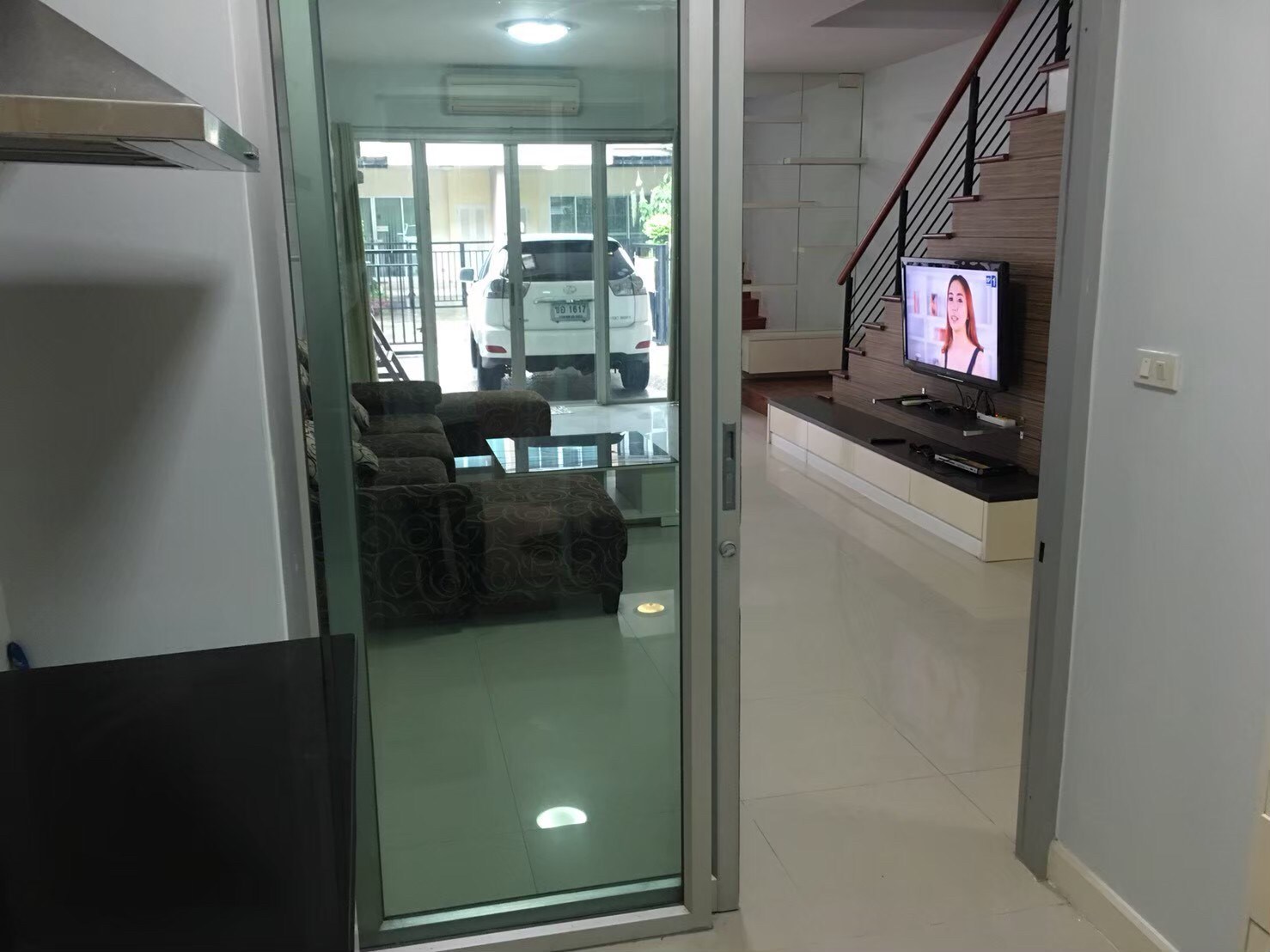 ให้เช่าทาวน์โฮมตกแต่งใหม่ 3 ชั้น 3 ห้องนอน 3 ห้องน้ำ หมู่บ้าน Vista Park วิสต้าพาร์ค-แจ้งวัฒนะ หมู่บ้านทำเลดี ติดถนนใหญ่