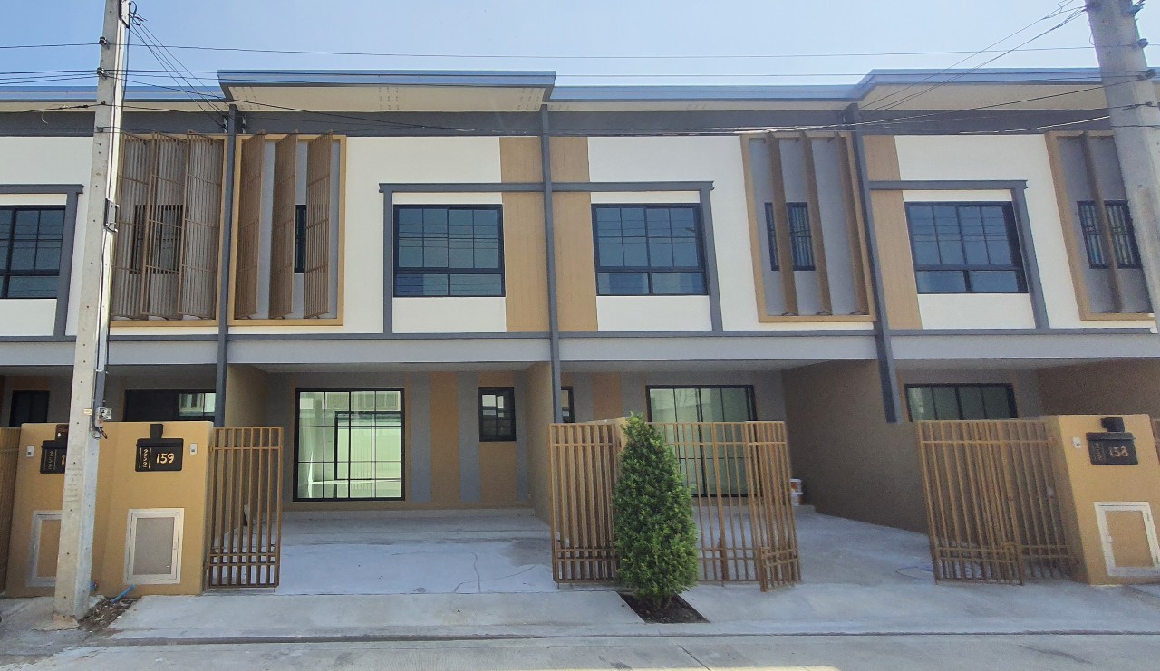 ขายด่วน ซื้อบ้านมีเงินทอน 800,000 บาท ทาวน์เฮ้าส์ไซส์ใหญ่ 2 ชั้น บ้านใหม่มือ 1 หน้ากว้าง 5.7 เมตร พื้นที่ 21 ตร.วา