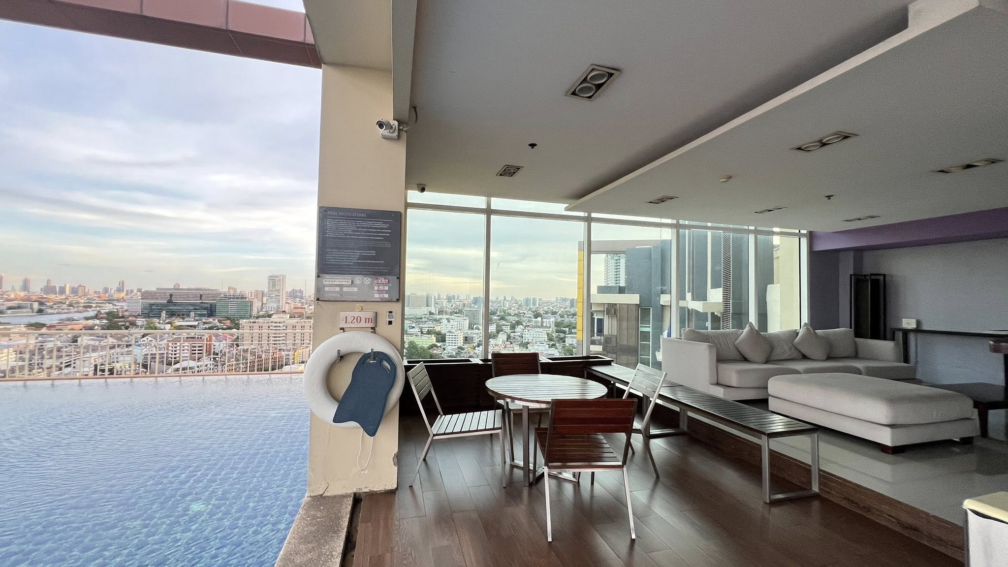 ขาย/ให้เช่า คอนโด IVY Residences ปิ่นเกล้า ติดห้างพาต้า ห้องมุม ชั้นสูง วิวสวย พร้อมเข้าอยู่! | 1 ห้องนอน | 1 ห้องน้ำ | ขนาด 43 ตร.ม.