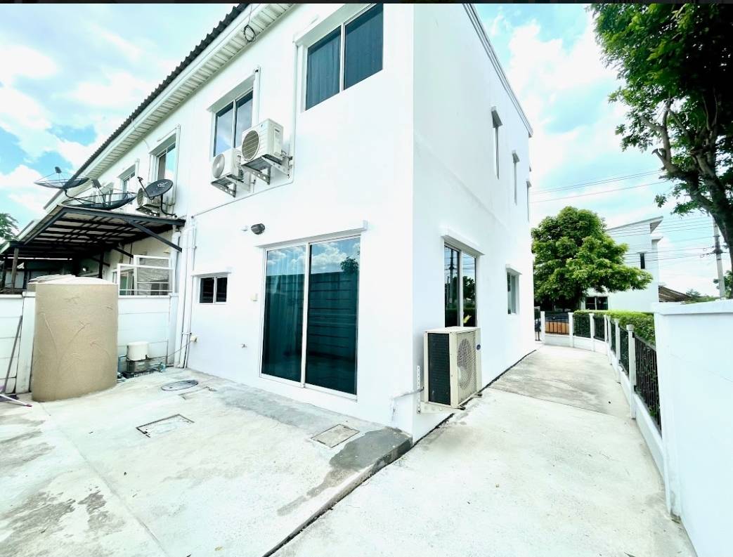 ขาย / ให้เช่าทาวน์โฮม 2 ชั้น โครงการ พลีโน่ วงแหวน-รามอินทรา Pleno Wongwaen-Ramintra 3 ห้องนอน 2 ห้องน้ำ ขนาด 29.9 ตรว