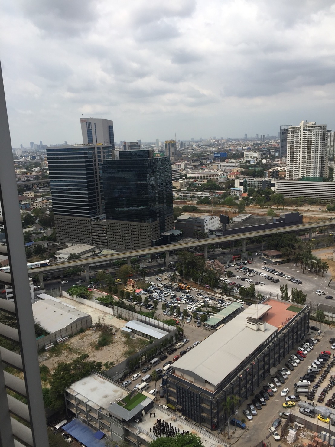 ขายด่วนคอนโด Abstracts Phahonyothin Park (แอ็บสแตร็กส์ พหลโยธิน พาร์ค 1 ห้องนอน 1 ห้องน้ำ ขนาด 44.19 ตรม ชั้น 31 วิว ตึกช้าง