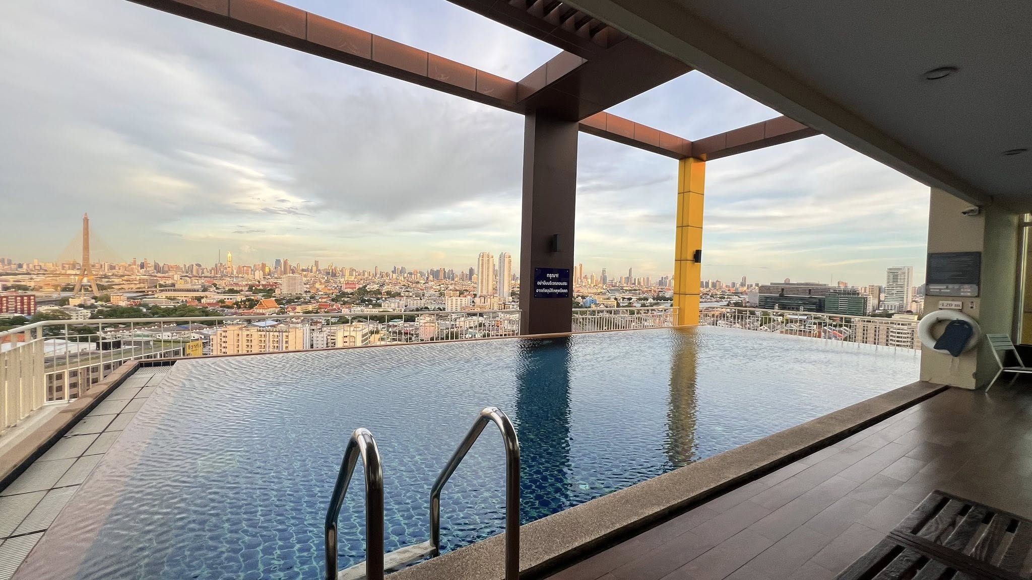 ขาย/ให้เช่า คอนโด IVY Residences ปิ่นเกล้า ติดห้างพาต้า ห้องมุม ชั้นสูง วิวสวย พร้อมเข้าอยู่! | 1 ห้องนอน | 1 ห้องน้ำ | ขนาด 43 ตร.ม.