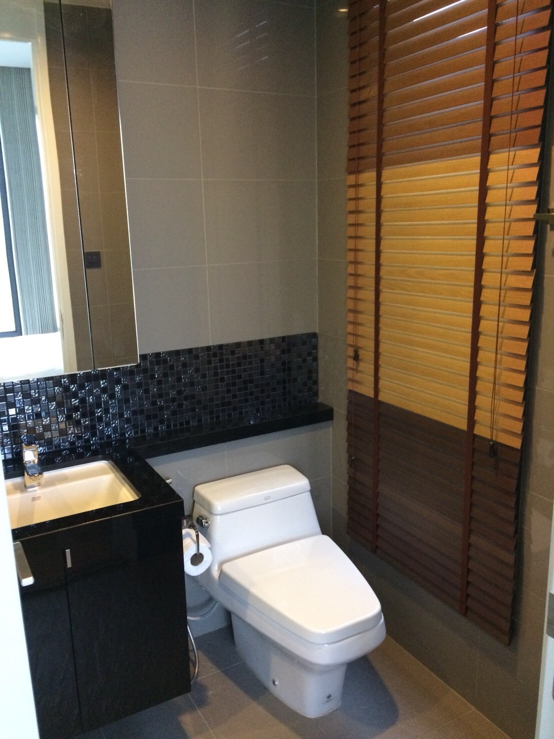 ให้เช่าคอนโด M Ladprao (เอ็ม ลาดพร้าว) 1 ห้องนอน 1 ห้องน้ำ ขนาด 26 ตรม ชั้น 26 ประตูห้อง Digital door lock