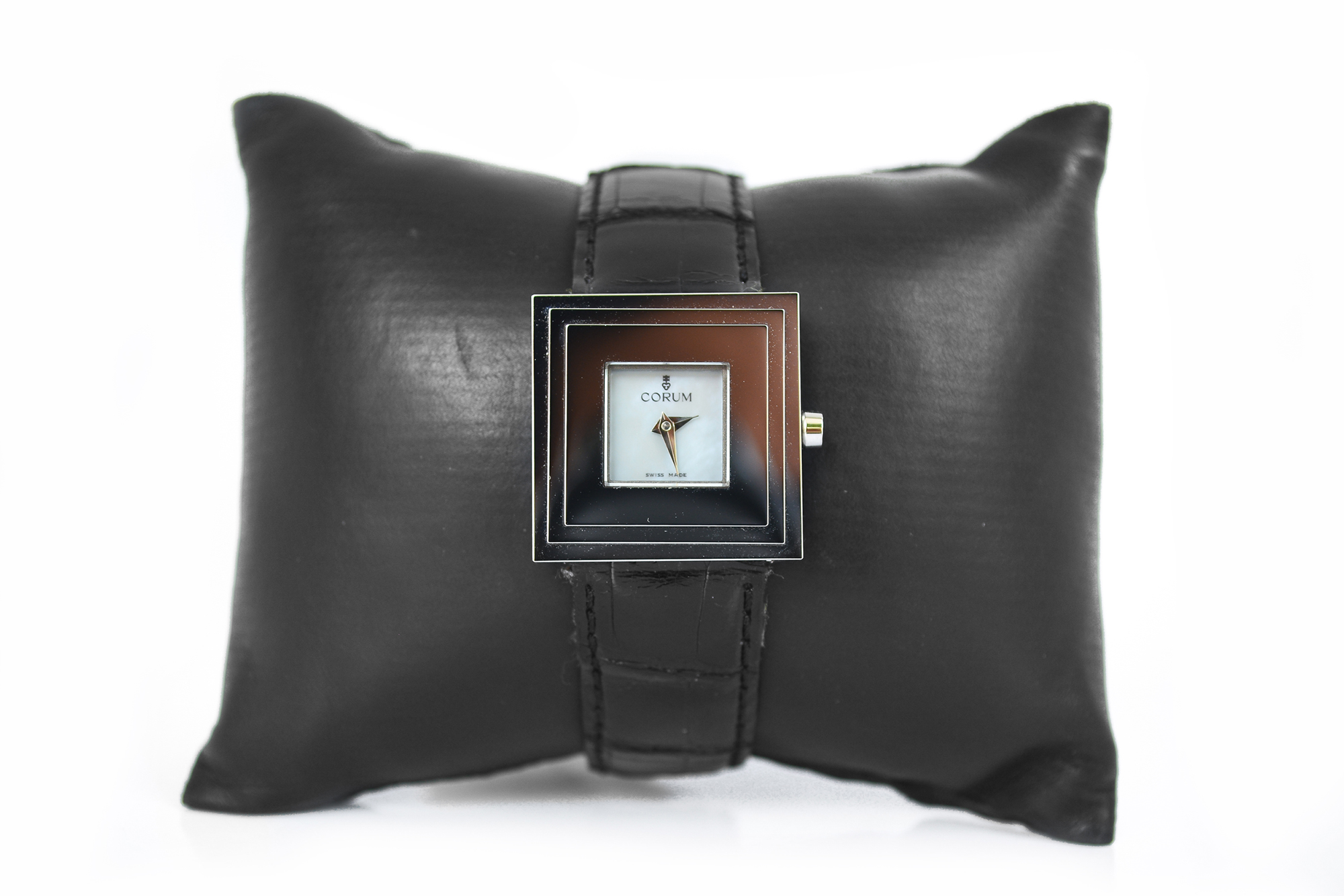 Corum Sevigne Lady Size หน้ามุกขาว สายหนัง