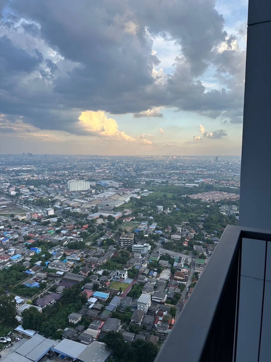 ขายคอนโด Politan Aqua 1 ห้องนอน 1 ห้องน้ำ ชั้น 48 ห้อง 29 ตรม. วิว เเม่น้ำ เลขที่ 11/1560 ที่จอดรถ 1 ที่ ขายราคา 3.35 ล้าน ค่าโอนคนละครึ่ง