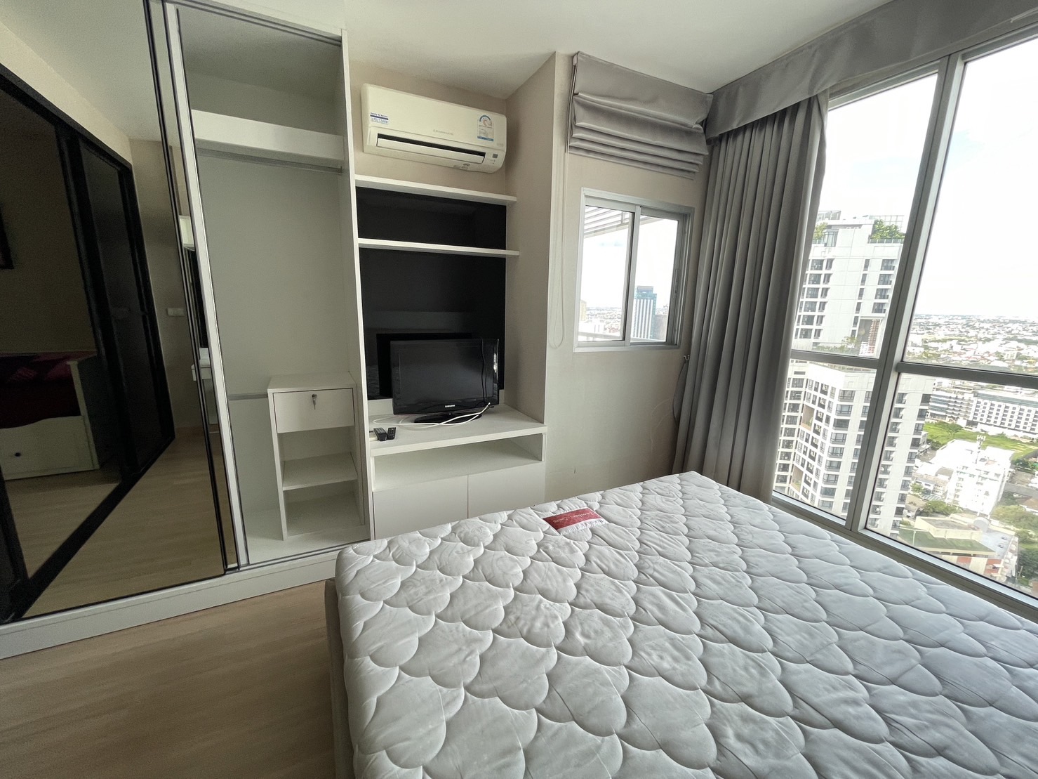 ขายขาดทุนคอนโดติดรถไฟฟ้า ลาดพร้าว Life @ Ladprao 18 (ไลฟ์ แอด ลาดพร้าว 18) 1 ห้องนอน 1 ห้องน้ำ ขนาด 40 ตรม ชั้น31 ขายขาดทุนเพียง 3.2 ล้าน