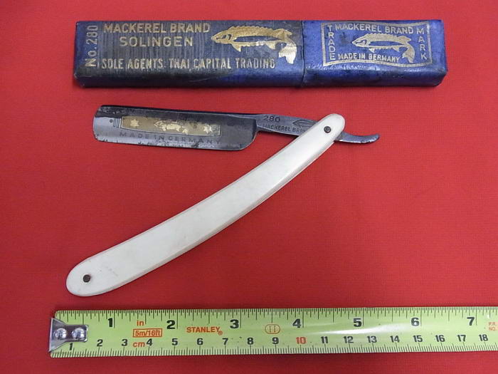 มีดโกนโบราณ.ปลาMACKEREL เยอรมัน กล่องครบ สภาพสมบูรณ์