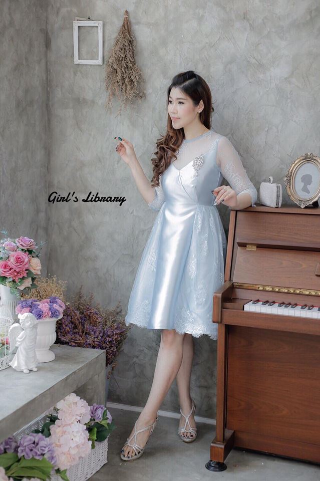 แฟชั่นชุดออกงาน ชุดไปงานแต่งงานสีฟ้า เดรสสั้นแขนสี่ส่วนแต่งลูกไม้ กระโปรงทรงบาน เรียบหรู สวยสง่า สไตล์เจ้าหญิง