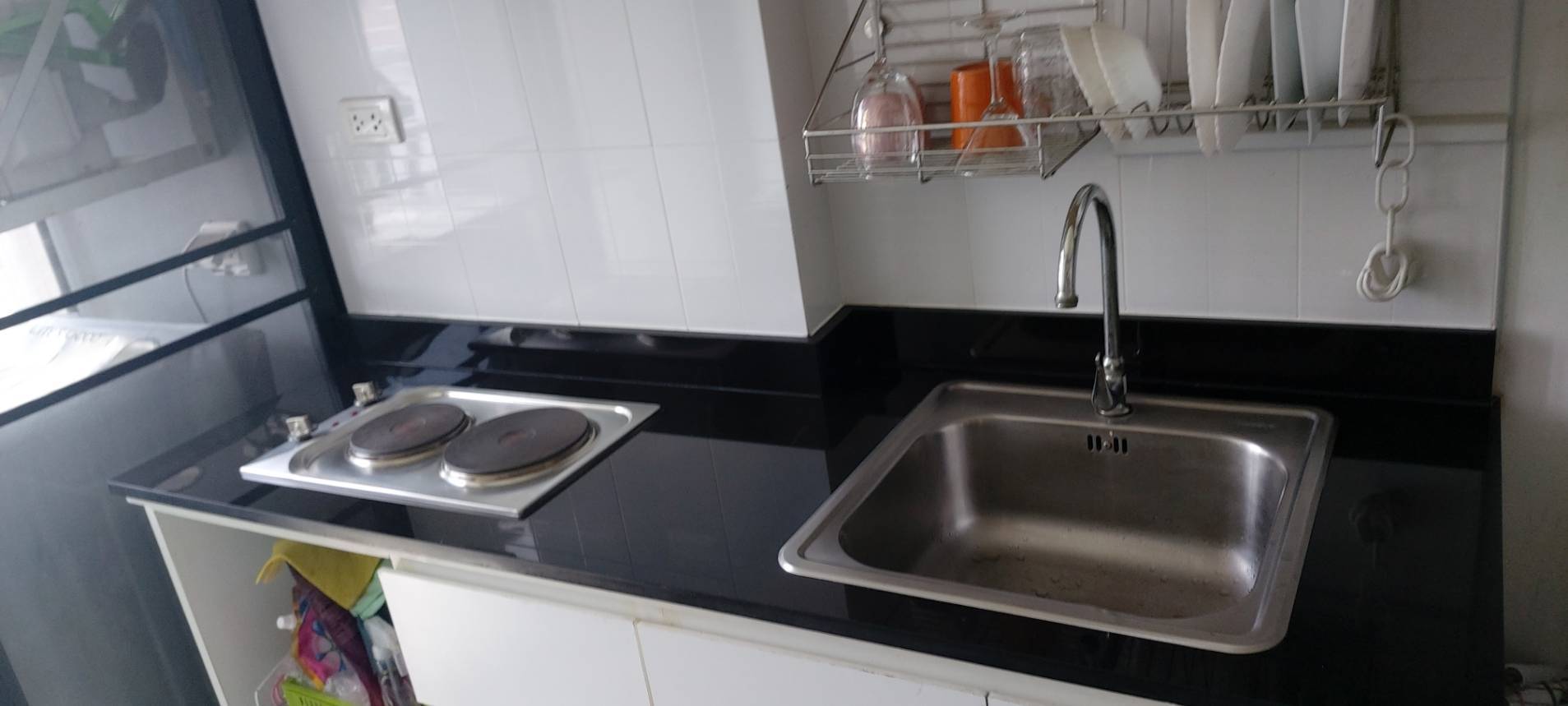 ขายคอนโด The Green Condo 3 เดอะ กรีน คอนโด 3 เฟส : 3 ชั้น: 7 แบบ 1 ห้องนอน 1 ห้องน้ำ 1 ห้องนั่งเล่นและ 1 ห้องครัว ขนาด 31.5 ตารางเมตร