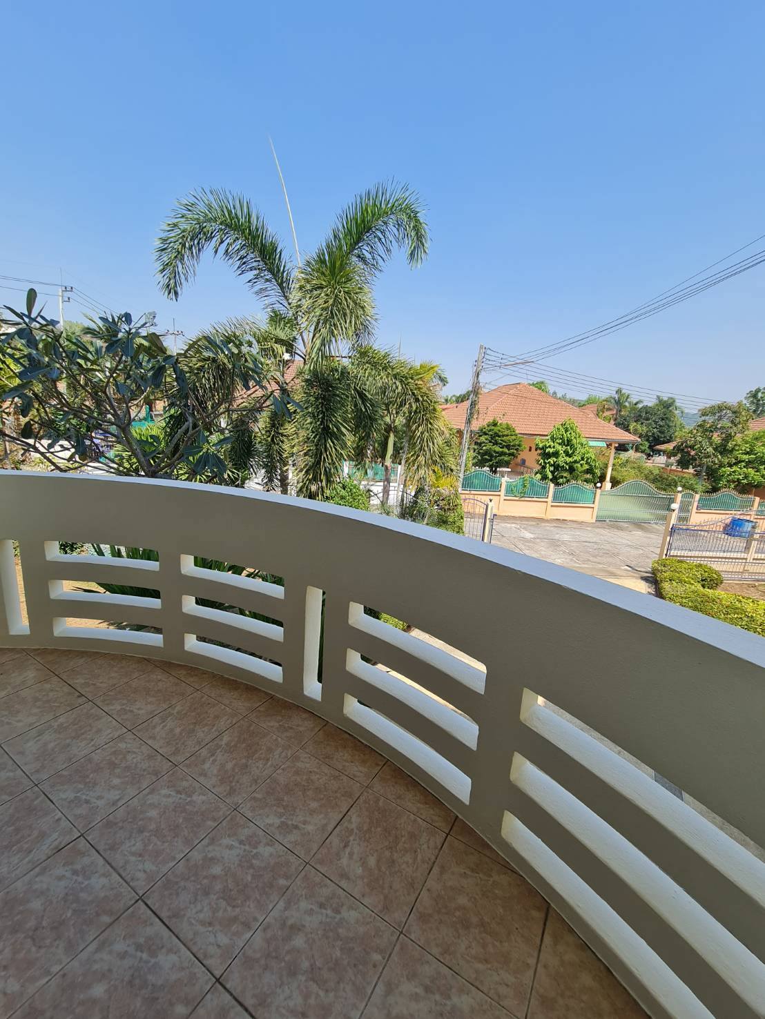 🏡 ขายบ้านเดี่ยวหลังใหญ่ วิวภูเขาล้อมรอบ หมู่บ้านพบโชคการ์เด้นฮิล (Phobchok Garden Hill) บางเสร่ – สัตหีบ