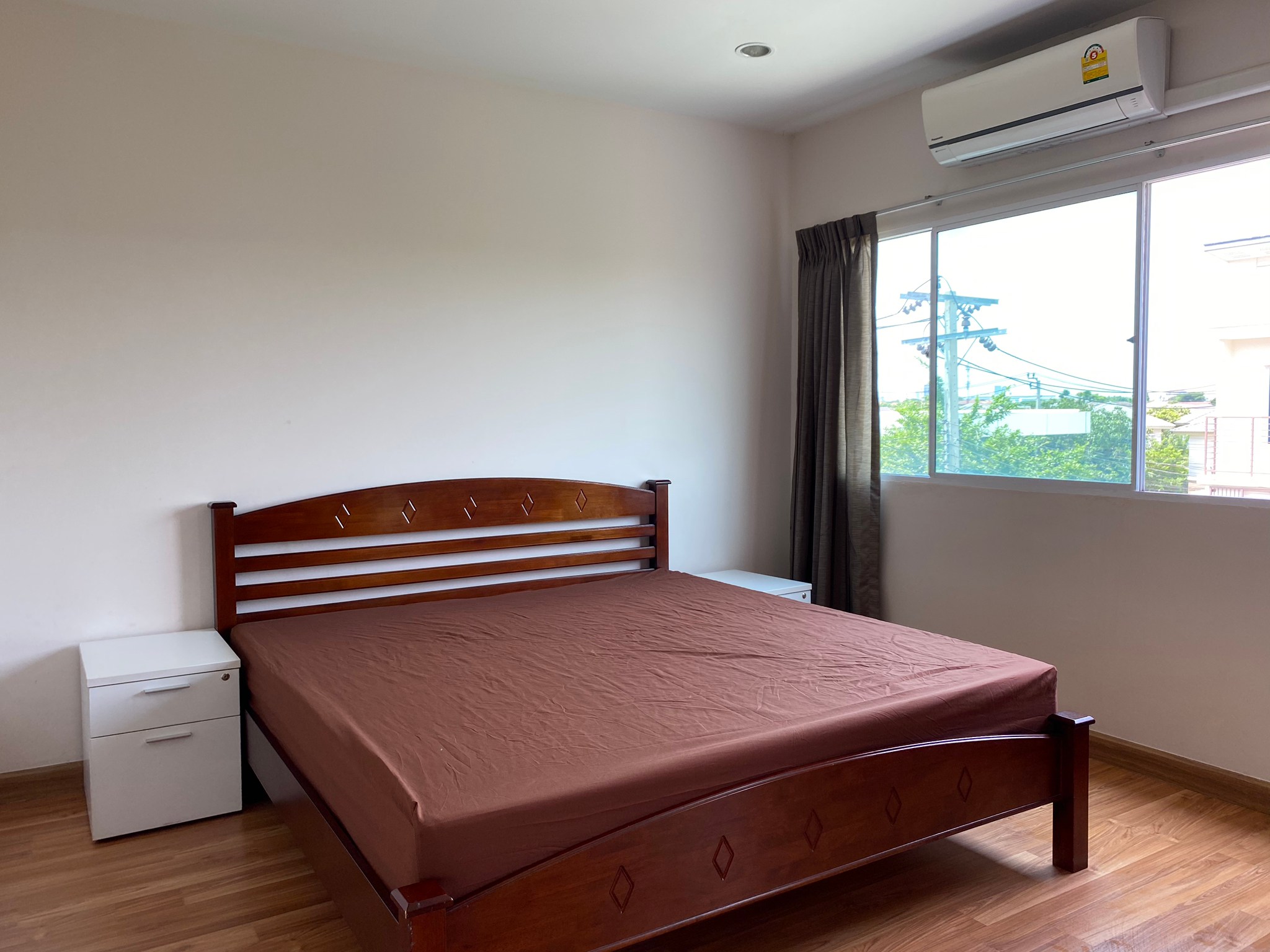 ให้เช่าทาวน์โฮม 3 ชั้น ต้นโครงการหมู่บ้านวิลเลต ซิตี้ ทำเลดี เข้าออกได้หลายทางทั้งซอยอ่อนนุช 39