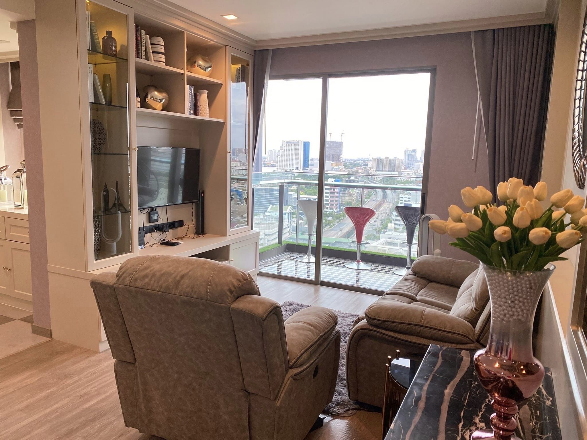 ขายคอนโด สตาร์ วิว พระราม3 ริมแม่น้ำ ชั้น 20 ขายราคา 9,900,000 บาท ห้องใหม่มาก ทำเสร็จแล้วแต่ไม่ได้อยู่ น่าอยู่มาก เรื่องวิวสวย ขนาด 77 ตรม 2 ห้องนอน