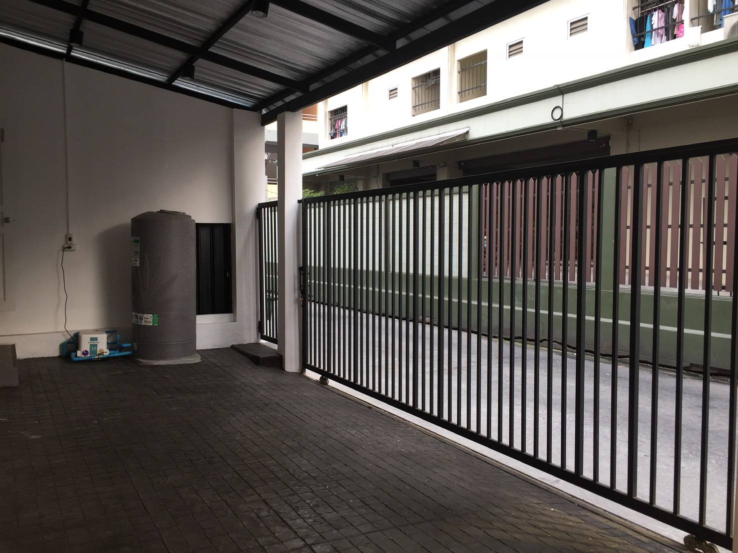 ให้เช่าตึกแถว ติดถนนอ่อนนุช หน้าปากซอยอ่อนนุช 47 ร้านเดิมเปิดเป็นร้านทำผม ทำเล็บ ทั้งหมด 4 ชั้น