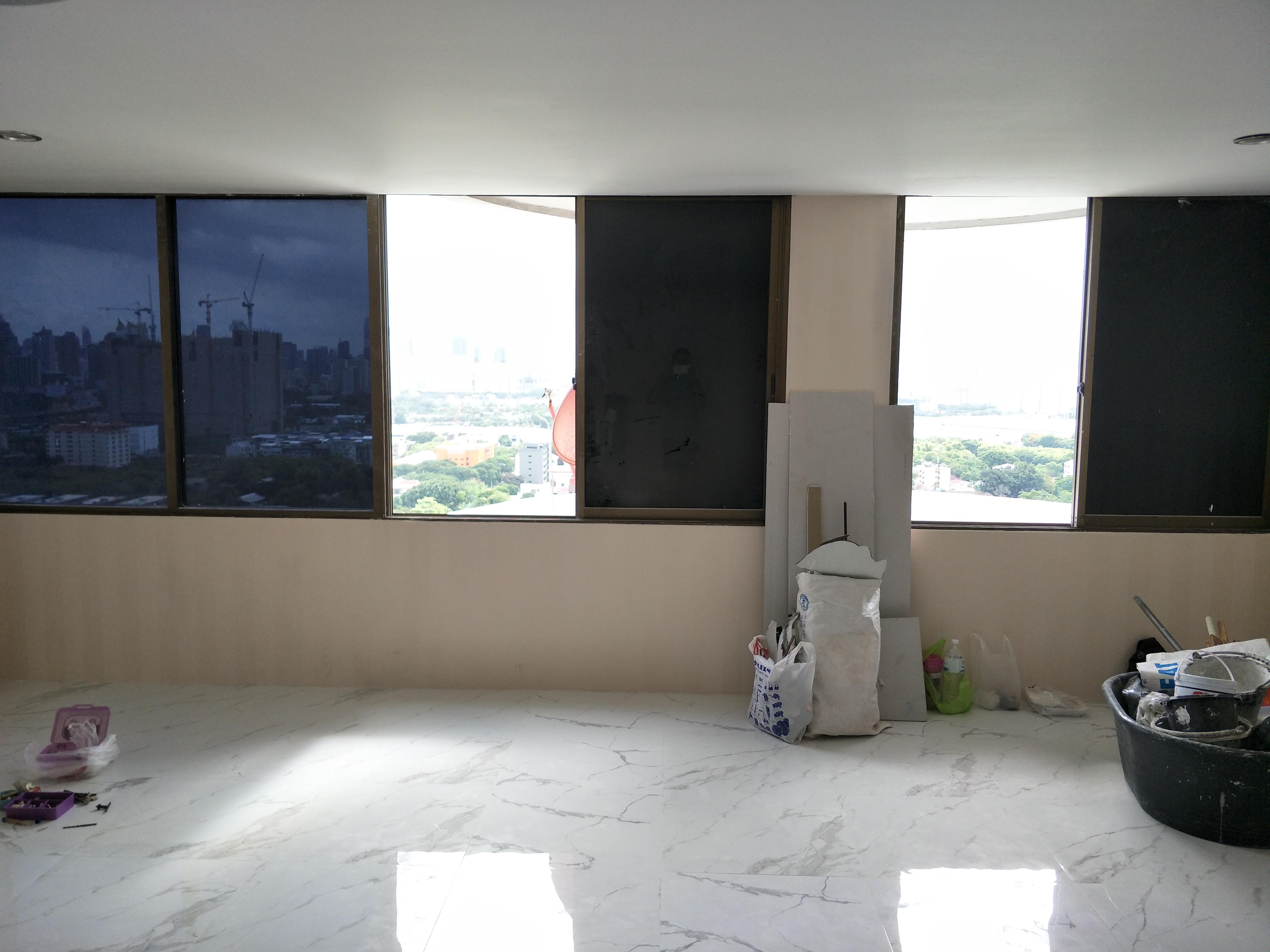 ขาย / ให้เช่าคอนโด Royal Nine Residence (รอยัล ไนน์ เรสซิเดนท์ ซอย พระรามเก้า 17 ) 1 ห้องนอน 1 ห้องน้ำ ชั้น 21 วิวหันหน้าไปทาง central พระรามเก้า