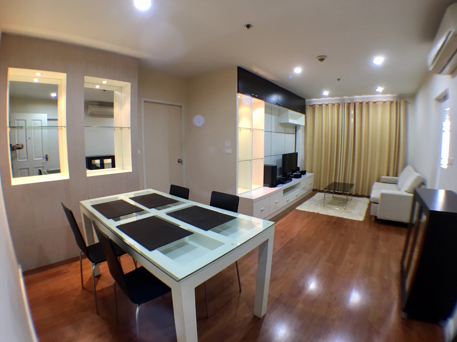 condo for rent at Condo One X Sukhumvit 26 on Sukhumvit 26. > Rental price: 23,000-25,000 Baht/month