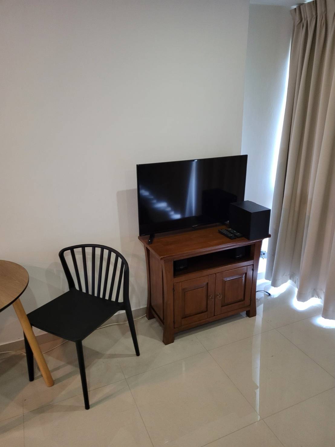 ให้เช่าคอนโด Sukhumvit Suite (สุขุมวิท สวีท) ห้องสตูดิโอ 1 ห้องน้ำ ขนาด 30 ตรม ชั้น 17 วิวโล่ง ห้องตกแต่งพร้อมเข้าอยู่