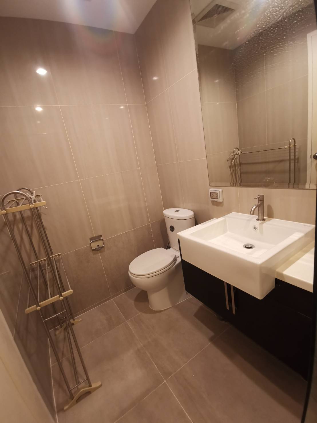 ให้เช่าคอนโด Villa Asoke (วิลล่า อโศก) 1 ห้องนอน 1 ห้องน้ำ ขนาด 49 ตรม ชั้น 26 วิว โล่ง