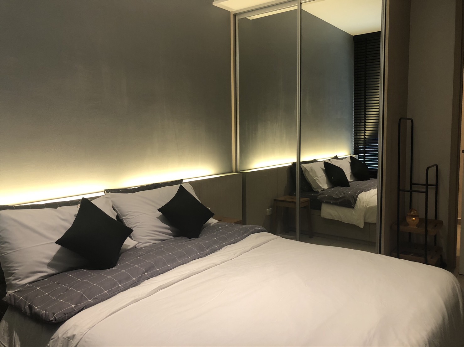 ให้เช่าคอนโด 1 ห้องนอน The Lofts Ekkamai (เดอะ ล็อฟท์ เอกมัย) 100 meter from BTS Phrakanong