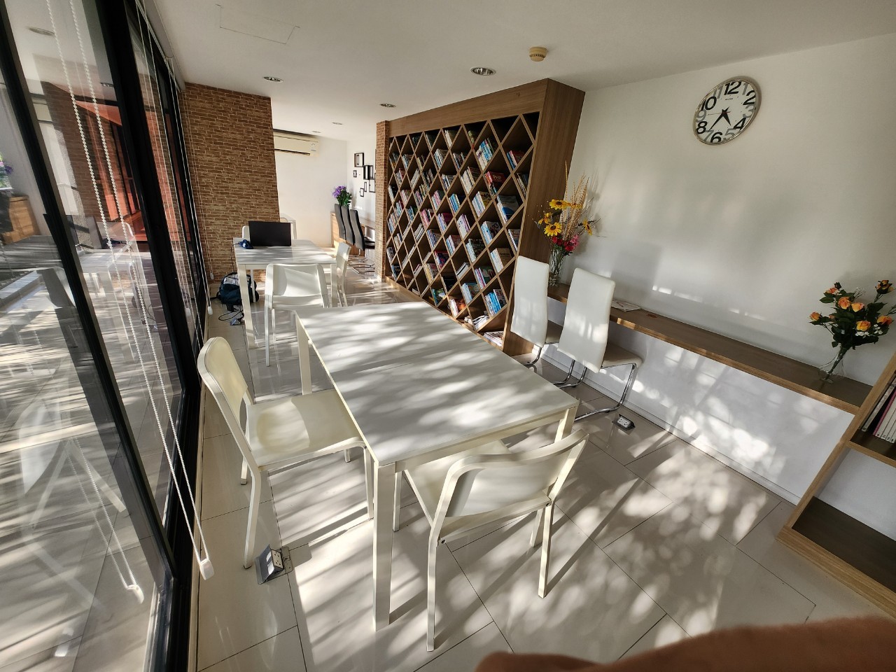 ขายคอนโด The Green Condo 3 เดอะ กรีน คอนโด 3 เฟส : 3 ชั้น: 7 แบบ 1 ห้องนอน 1 ห้องน้ำ 1 ห้องนั่งเล่นและ 1 ห้องครัว ขนาด 31.5 ตารางเมตร