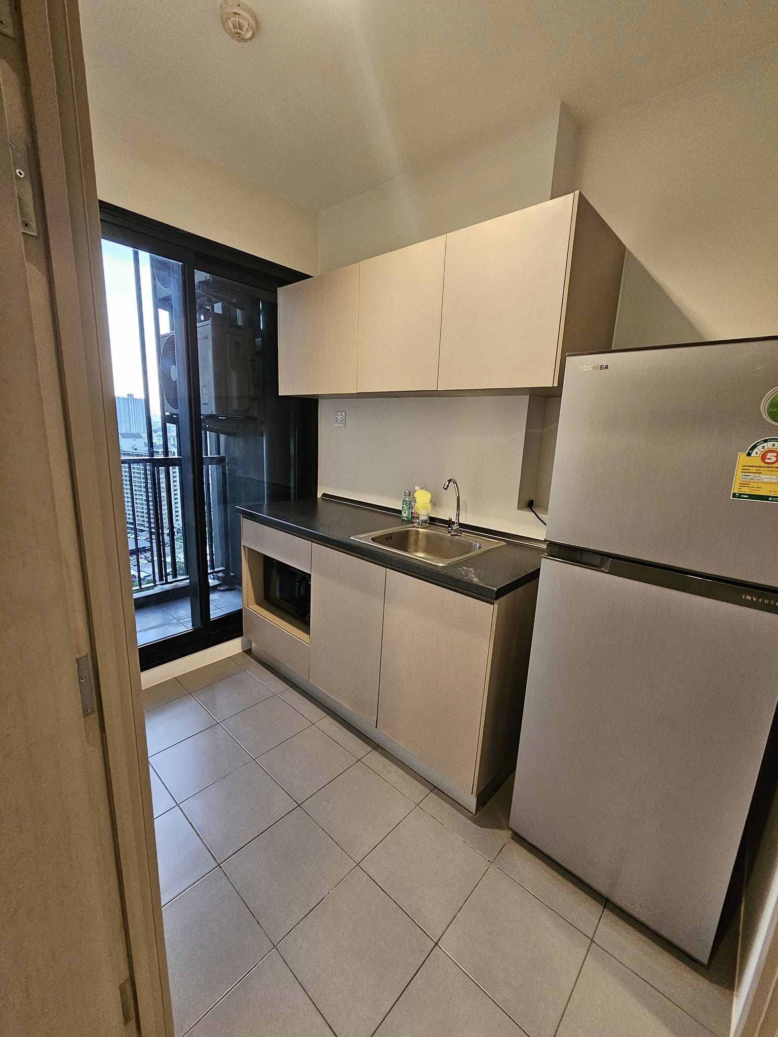 ให้เช่าคอนโด The Politan Rive ห้องขนาด 24.5 ตรม.บ้านเลขที่ 28/736 ชั้น 23 (2340) ทิศใต้ วิวสระว่ายน้ำ