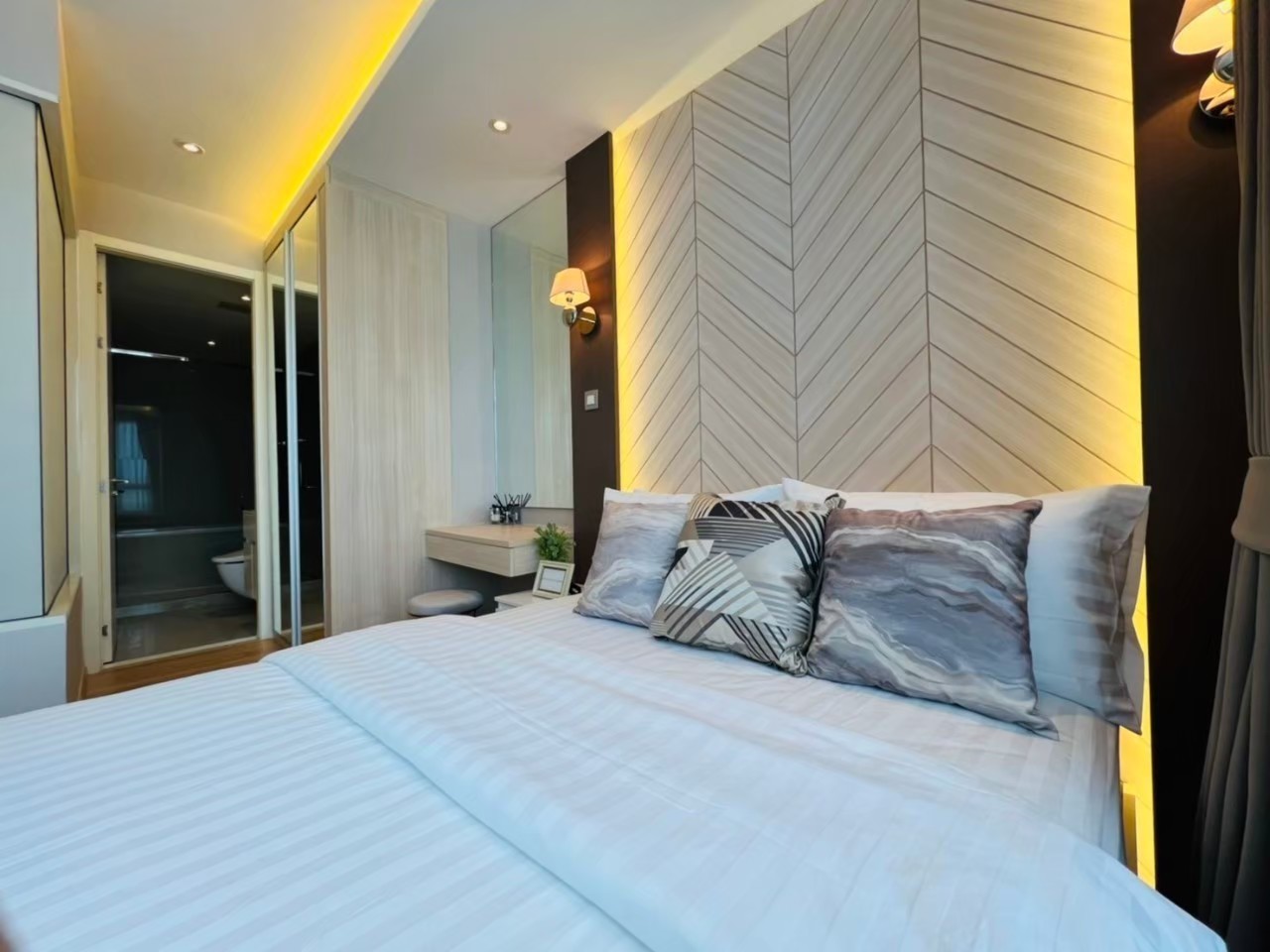 ขาย / เช่า คอนโด H Sukhumvit 43 (เอช สุขุมวิท 43) ห้อง 99/53 แบบห้อง 1 ห้องนอน 1 ห้องน้ำ ชั้น 8 ขนาด 40.91 ตรม