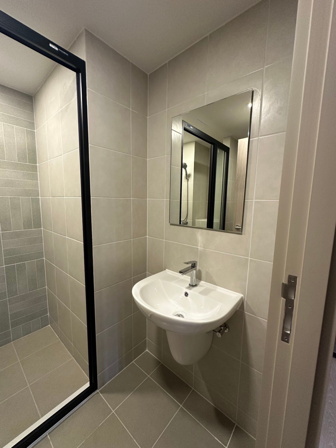 ให้เช่าคอนโด d condo shine rangsit ดีคอนโด ชายน์ รังสิต 1 ห้องนอน 1 ห้องน้ำ ขนาด 26 ตรม (มี 2 ห้องติดกันห้อง 65-66 )