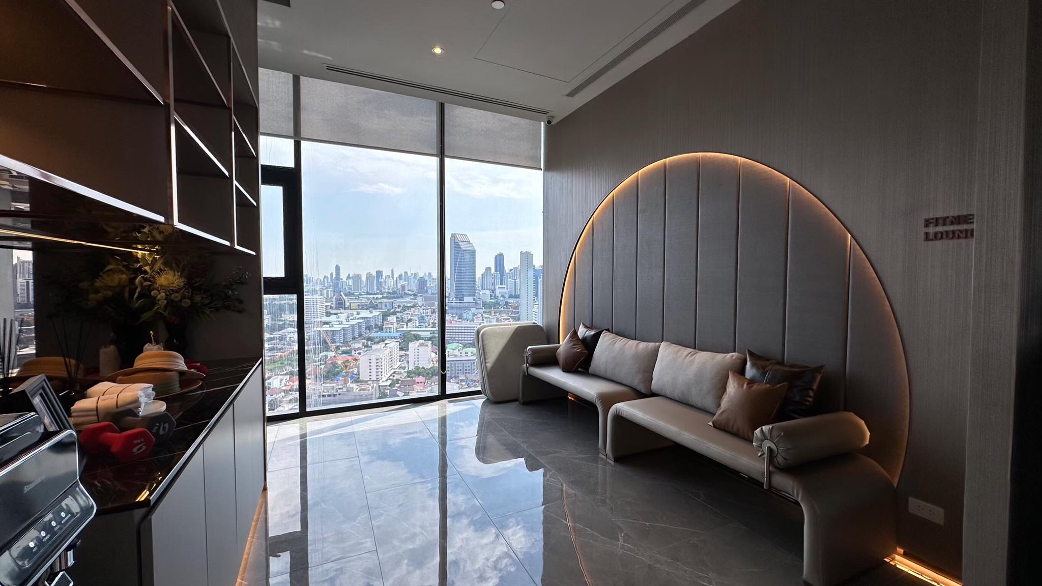 🔥 ห้ามพลาด! ให้เช่า SOHO Bangkok Ratchada คอนโดหรูสไตล์มูจิ ห้อง Duo 2 ชั้น วิวสวย ใกล้ MRT ห้วยขวาง เพียง 200 ม.! 🔥