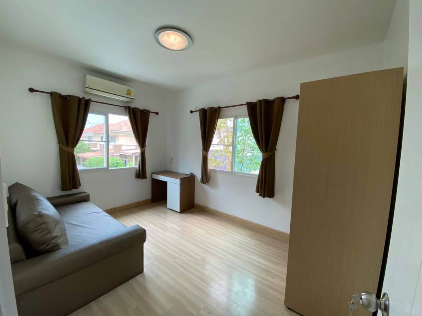 ให้เช่าทาวน์เฮาส์ 2 ชั้น Gusto Phaholyothin – Saimai : หมู่บ้าน กัสโต้ พหลโยธิน – สายไหม ถนนสายไหม เนื้อที่ 32.75 ตารางวา 2 ชั้น 4 ห้องนอน 3 ห้องน้ำ