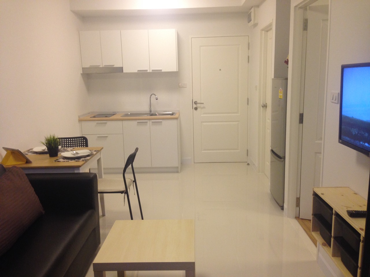 ให้เช่า คอนโด ซัมเมอร์ การ์เด้น summer garden 1 ห้องนอน ขนาด 32.4 ตรม. ชั้น 5 เฟอร์ครบ เครื่องใช้ไฟฟ้าพร้อม ห้องมุม วิวสระ มีฟิตเนส ราคา 10,000 ต่อเดือน