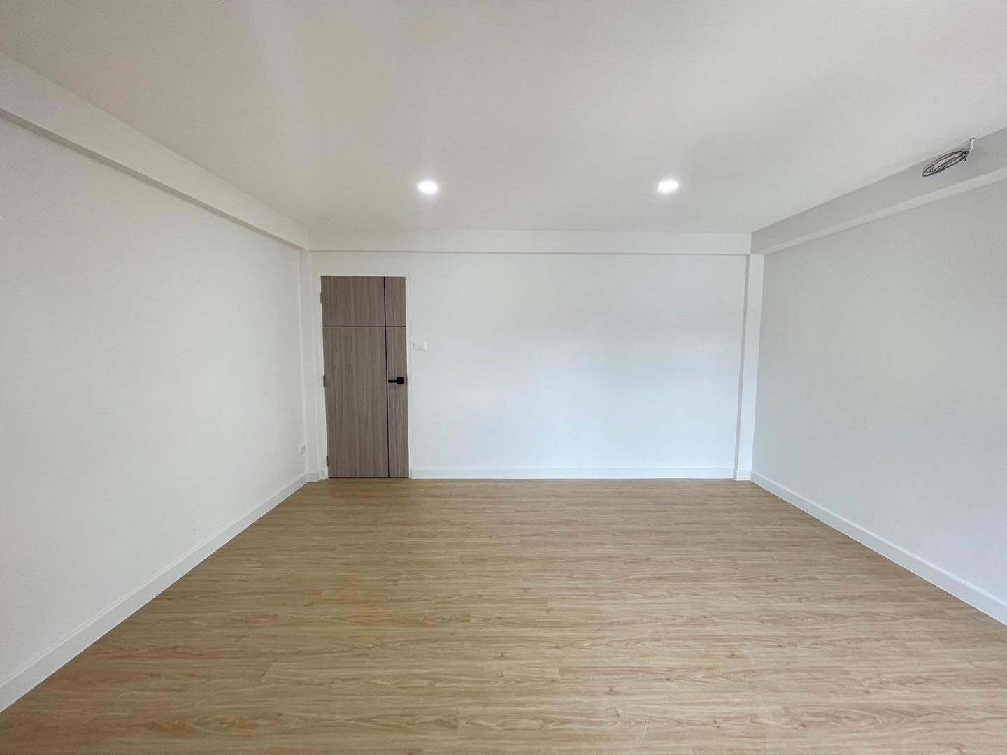 ด่วน! ทาวน์โฮม 3 ชั้น ติวานนท์ 43 ใกล้ MRT สามัคคี ✨ รีโนเวทใหม่หมดจด! ราคาพิเศษ ฿3.99 ล้าน