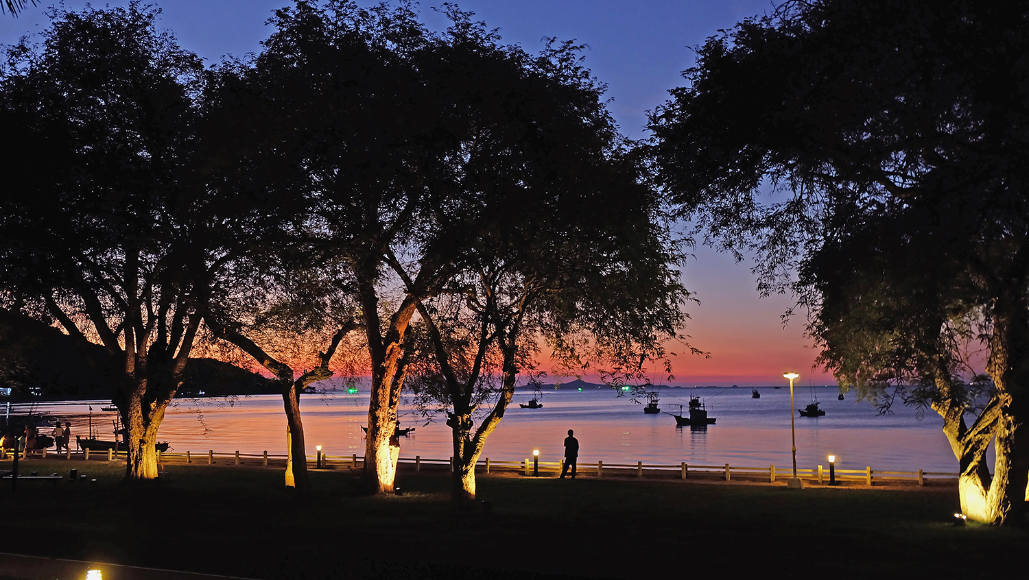 รหัสทรัพย์ 32240 ขายคอนโด Bang Saray Condominium (บางเสร่ คอนโดมิเนียม) ติดทะเลพัทยา 150 ตรม. 2 ห้องนอน 2 ห้องน้ำ 2 ระเบียง ตกแต่งดีไซน์ สวย สง่า มีคลาส ไม้จริง บิ้วอิน พื้นจากตุรกี material นำเข้าจากอิตาลี