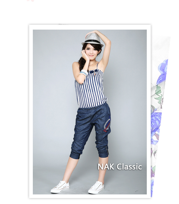 jumpsuit ชุดเอี๊ยมกางเกงขาสั้น สีน้ำเงิน ลายเส้นขาว สายเดี่ยว กระเป๋าข้าง ใส่เที่ยวชิวๆ น่ารัก