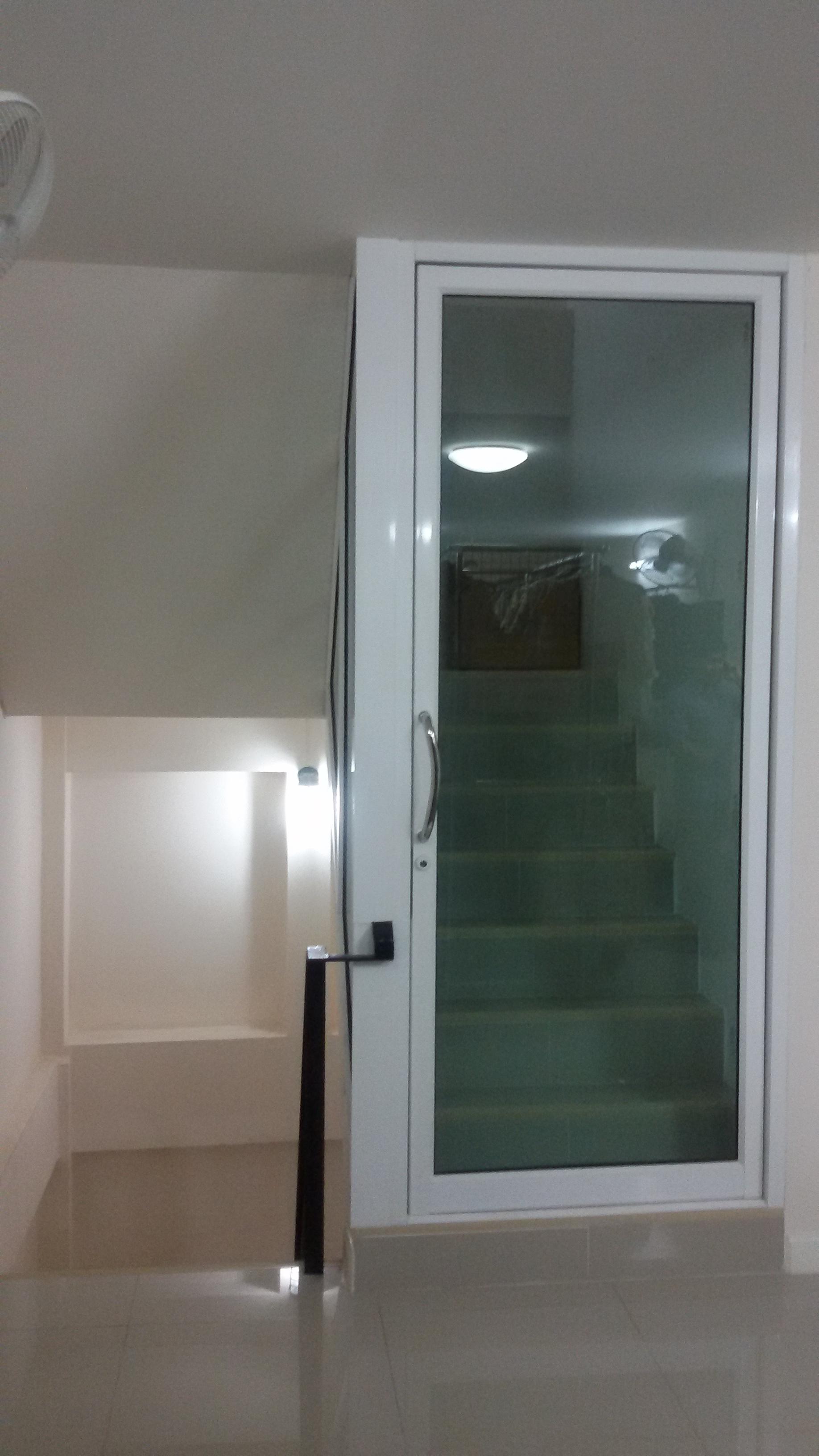 ขายตึกแถวอาคารพาณิชย์ 5 ชั้น ห้องมุม ชั้นลอยต่อเติมเต็มพื้นที่ มีชั้นใต้ดิน หน้ากว้าง 6 เมตร ตัวตึกติดถนนใหญ่