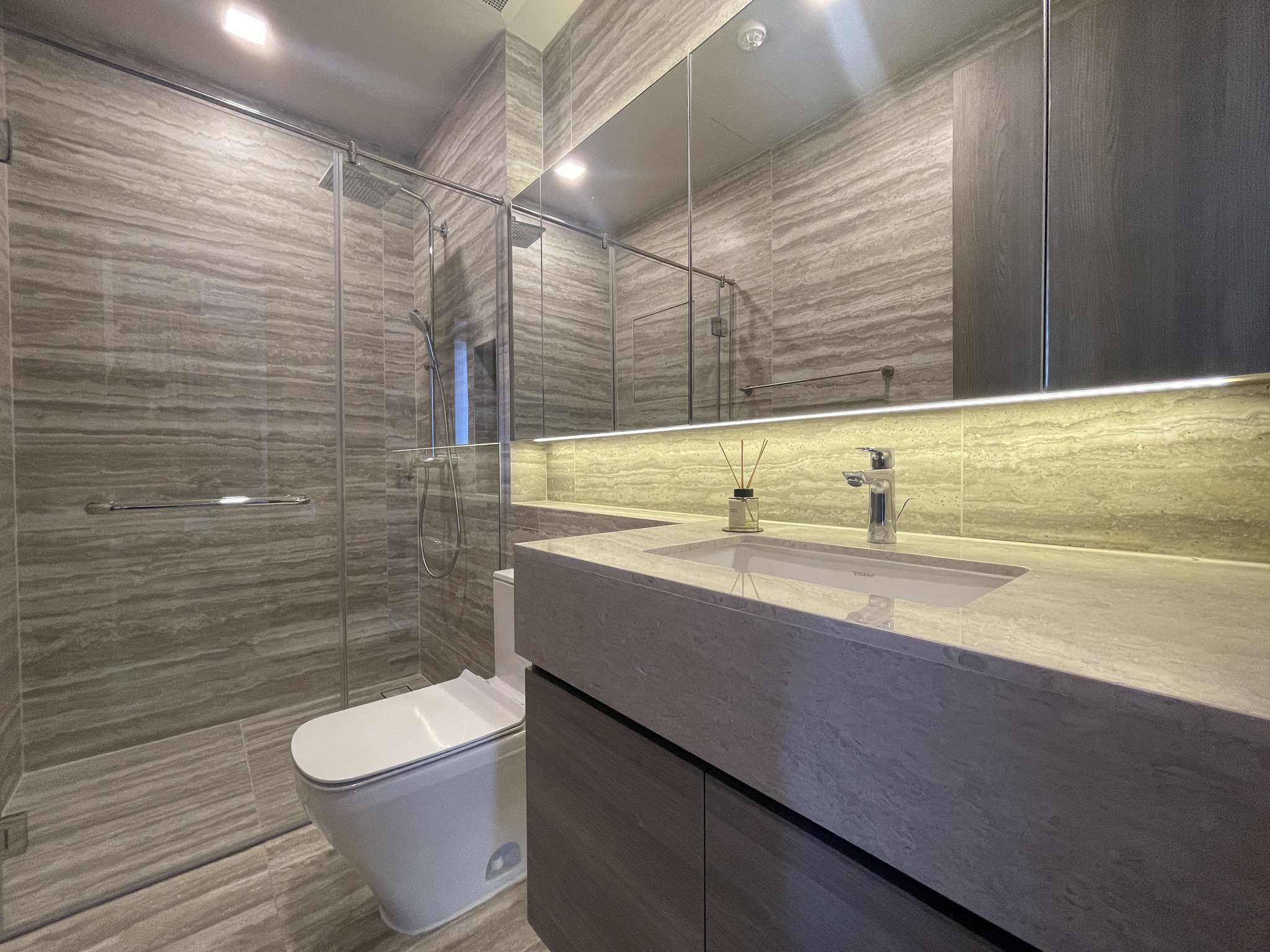 ให้เช่าคอนโด เซเลส อโศก / For Rent Celes Asoke (English below)