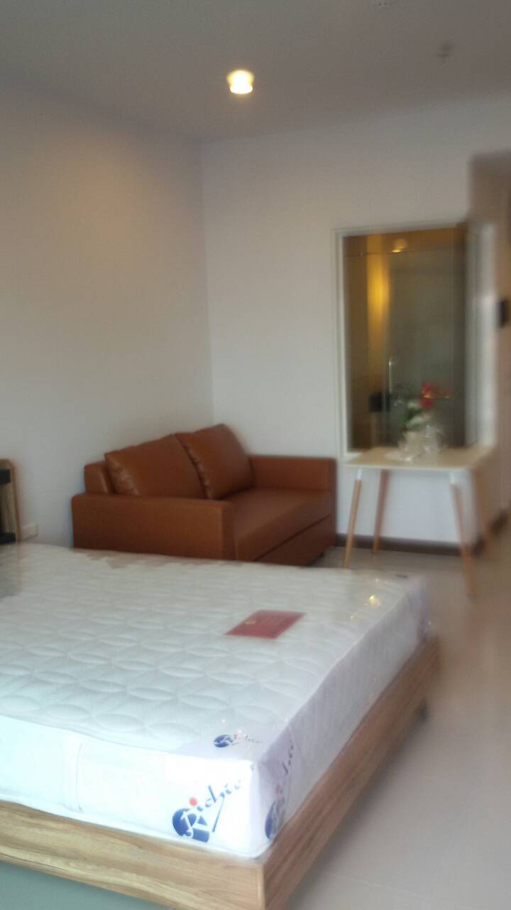 คอนโด Supalai Premier@asoke ให้เช่า ห้องสตูดิโอ ราคา 17000 / เดือน พื้นที่ 35 ตร.ม ชั้น 26 พร้อมเฟอร์ คอนโดอยู่ใกล้ MRT เพชรบุรี เพียง 150 เมตร ใกล้ BTS อโศก และ Airport Rail Link.