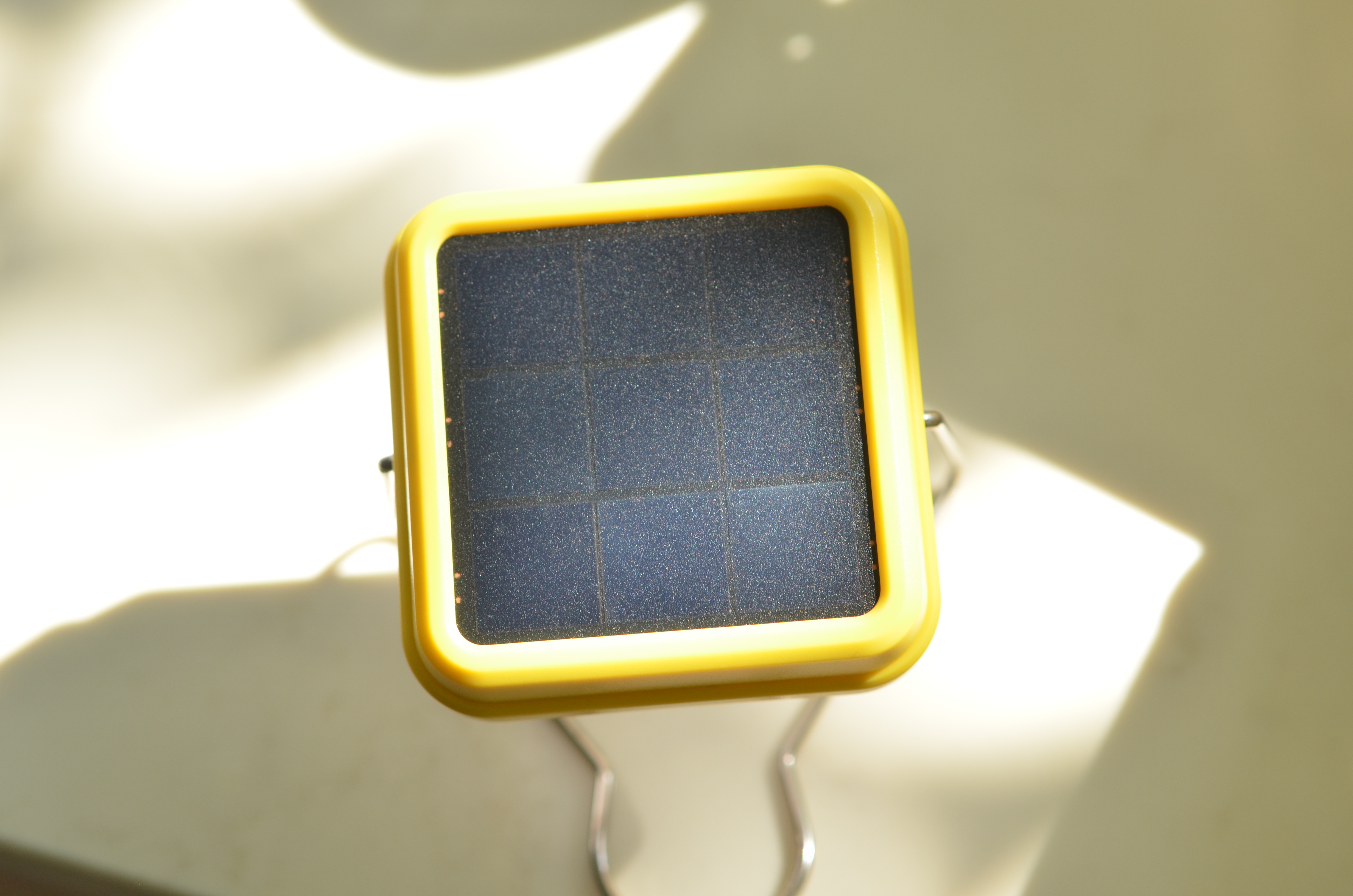 Quiksolar ไฟ LED พลังงานแสงอาทิตย์ รุ่น Minisolar