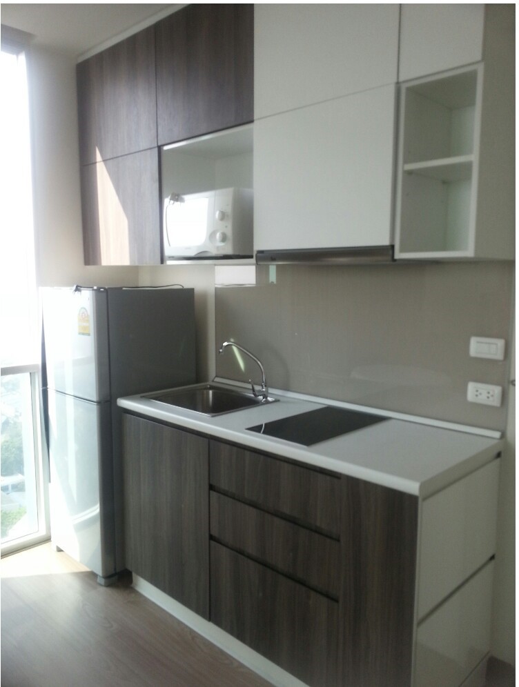 Chewathai Ramkamhaeng (ชีวาทัย รามคำแหง) 1 ห้องนอน ห้องมุม ชั้น 28 ขนาด 35 ตร.ม วิวเมือง - ถนน ราคา 15000 ต่อเดือน