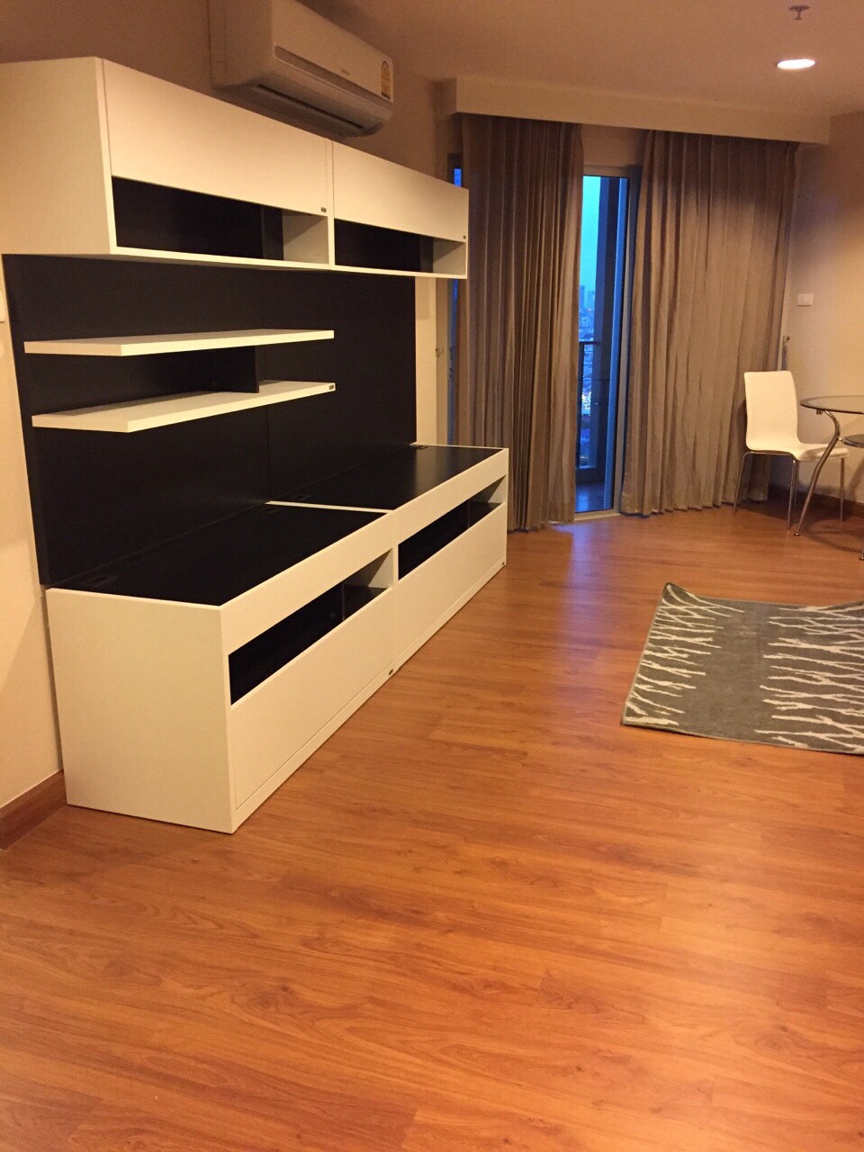 คอนโด เบ็ลแกรนด์ พระราม 9 (รัชดาภิเษก-พระราม 9) ให้เช่า 1 ห้องนอน พื้นที่ 49 ตร.ม ชั้น 22 ตึก D2 ราคาเช่าเพียง 23000-/ด วิวเมือง