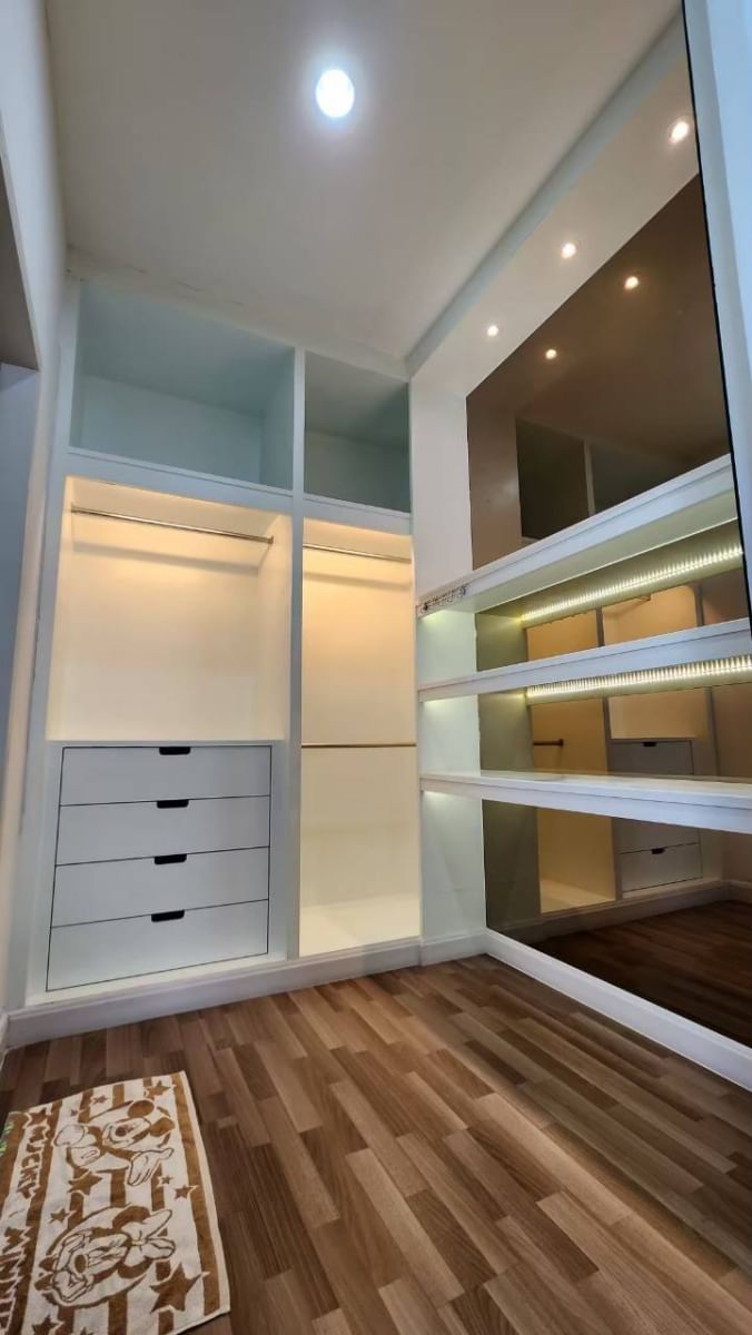 ให้เช่า บ้านเดี่ยว 3 ชั้นหรู ใหญ่ หมู่บ้าน ลุมพินี สวนหลวงร 9 ซอยเฉลิมพระเกียรติ 40/1 หนองบอน ประเวศ กรุงเทพ ห้องนอนใหญ่มาก