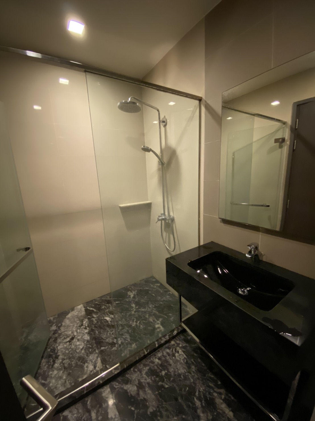 ห้เช่าคอนโด Edge Sukhumvit 23 (เอดจ์ สุขุมวิท 23) 1 ห้องนอน 1 ห้องน้ำ ห้องเลขที่ 8/253 ชั้น 12 City view