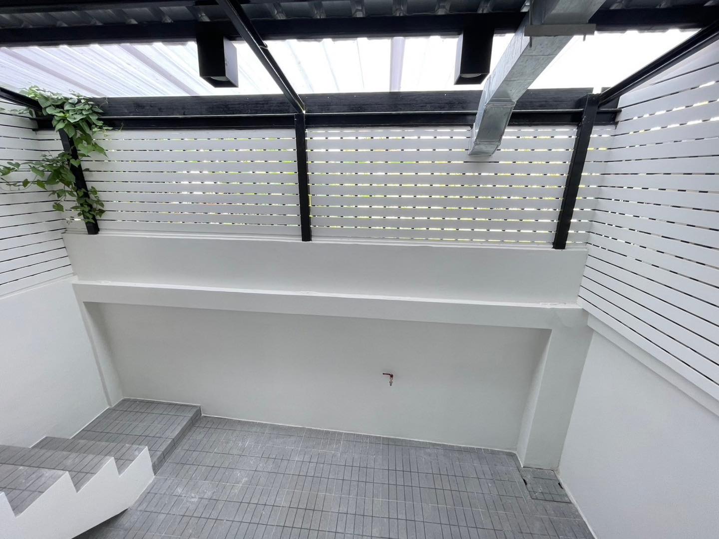 ด่วน! ทาวน์โฮม 3 ชั้น ติวานนท์ 43 ใกล้ MRT สามัคคี ✨ รีโนเวทใหม่หมดจด! ราคาพิเศษ ฿3.99 ล้าน