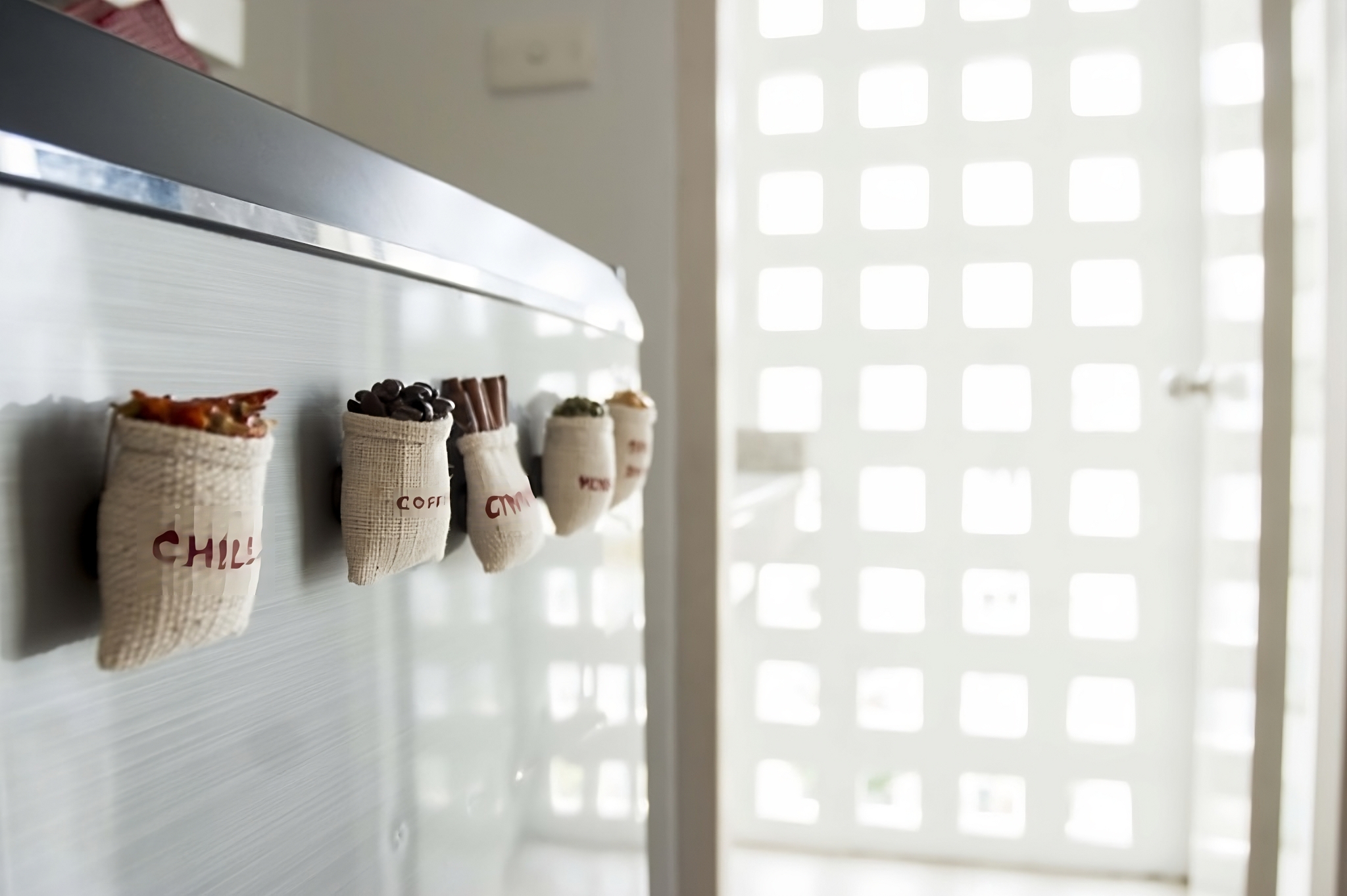 คอนโดให้เช่าคอนโด House Laguna Garden (ไอ-เฮาส์ ลากูน่า การ์เด้น RCA) พื้นที่ 26 ตร.ม. ห้องสตูดิโอ ชั้น 7 ตึก C (ตึกสีม่วง เป็นตึกเดียวที่มีฟิตเนสและโซน Laundry อยู่ใต้ตึก)