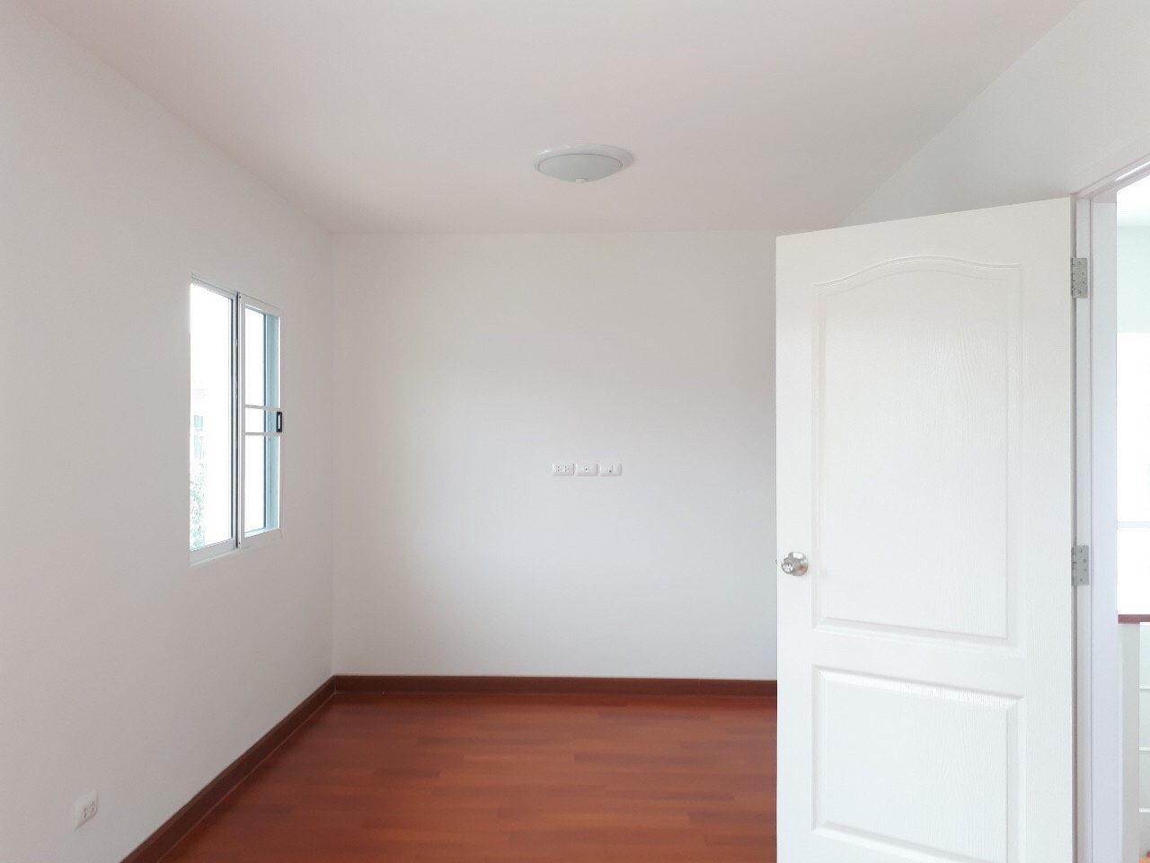 ให้เช่าบ้านแฝด หมู่บ้าน ลลิล กรีนวิลล์ วงแหวน – อ่อนนุช – สุวรรณภูมิ มือ 1 เนื้อที่ 60 ตารางวา พื้นที่ใช้สอย 140 ตารางเมตร 3 ห้องนอน 2 ห้องน้ำ