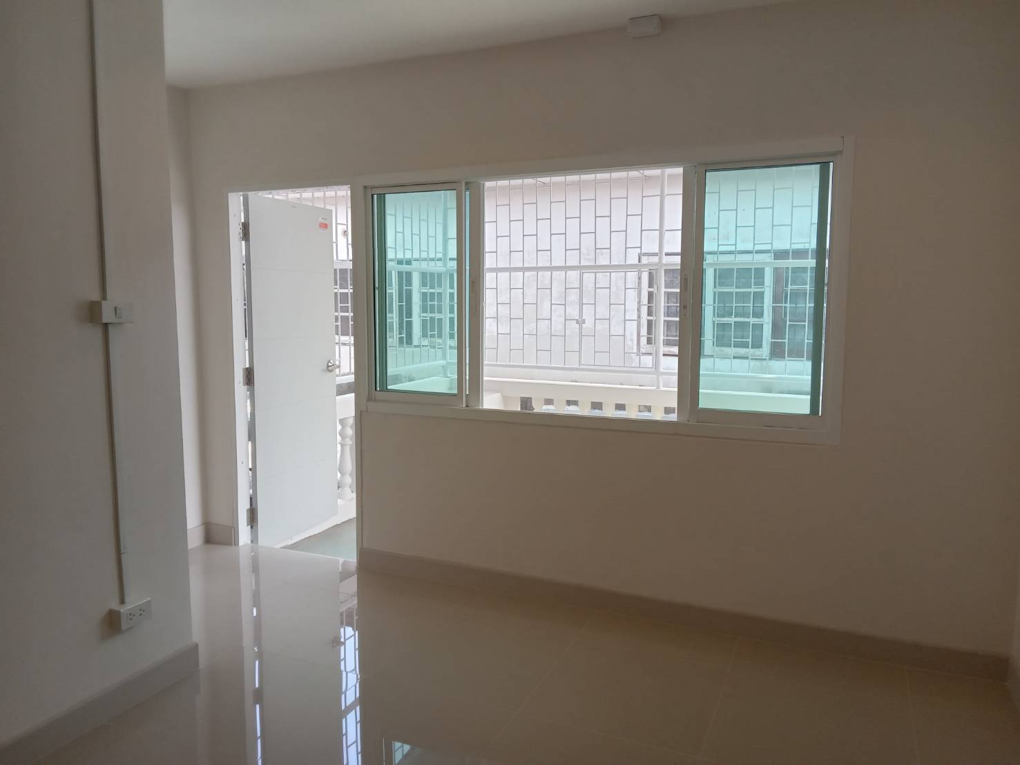 ขายทาวน์เฮ้าส์ 2 ชั้น ปรับปรุงรีโนเวทใหม่ทั้งหลัง หมู่บ้านรินทร์ทอง ลำลูกกา คลอง 2